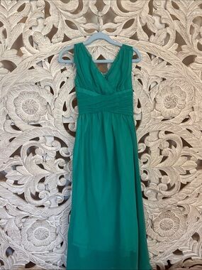 Girls Emerald Green V-Neck Maxi Dress with Ruched Waist